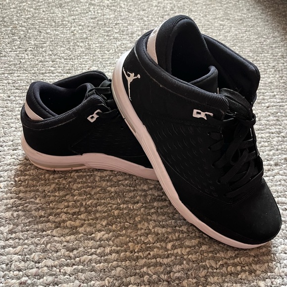 Big boys size 7 Jordan’s black - Picture 4 of 4